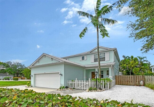 Building Photo - 1738 Siesta Dr