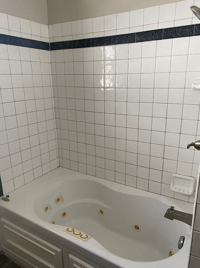 Building Photo - Beautiful Home in the Ventura Foothills