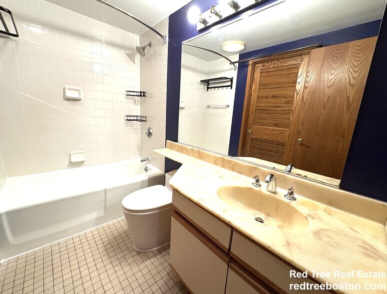 Building Photo - 28 Parkman St