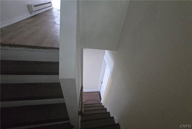 Building Photo - 306 Hillview Ave