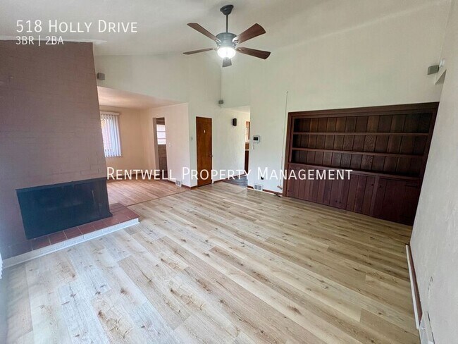 Building Photo - 518 Holly Dr
