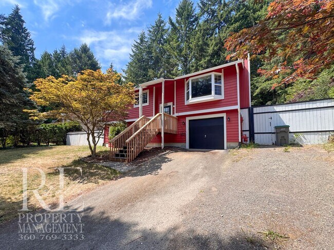 Building Photo - Freshly Painted East Bremerton Home with Expansive Decks & Flexible Living Space