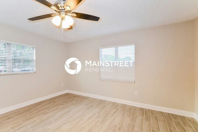 Building Photo - 4 Bedroom Pet-Friendly Home in ORLANDO, FL with Main Street Renewal