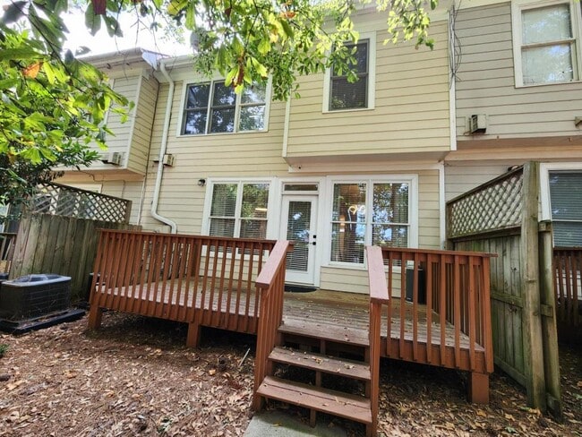 Building Photo - 1836 Rue De Montreal