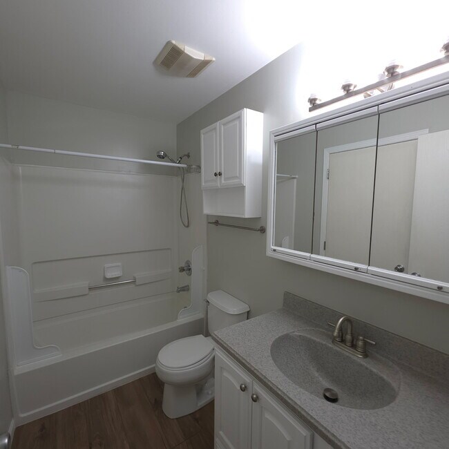 Building Photo - Jannat 6068 George’s