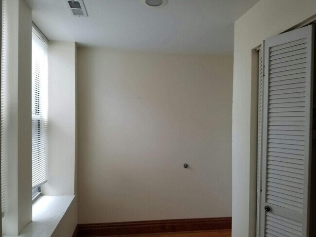 Building Photo - 5795 Pershing Ave