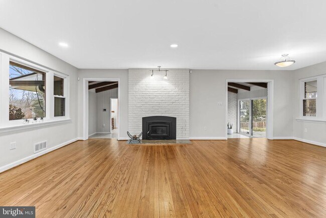 Building Photo - 7609 Woodridge Cir