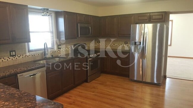 Building Photo - 1400 Brittany Ct
