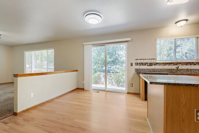 Building Photo - Evolve Real Estate: Beautiful 5 Bedroom Home in HIGHLANDS RANCH - Available NOW!