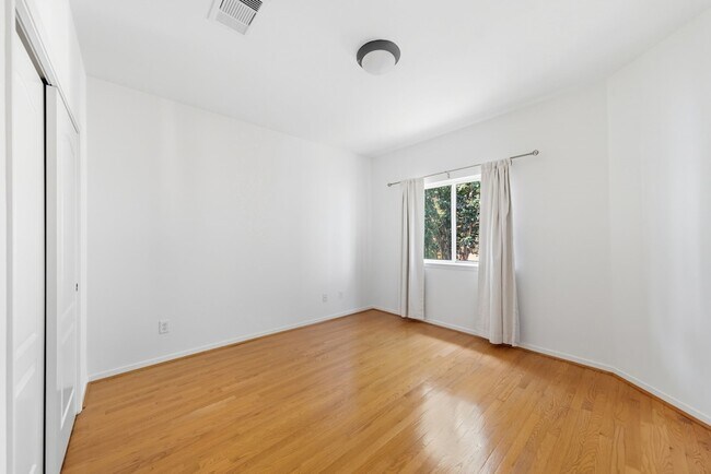 Building Photo - 2623 Shady Acres Ct