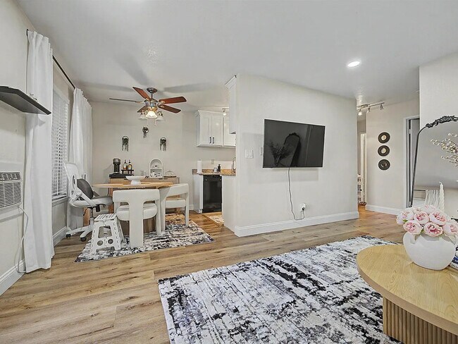 Building Photo - 2125 Northwood Cir