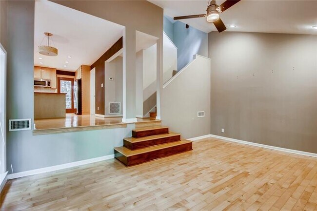 Building Photo - 522 Harold Ave NE