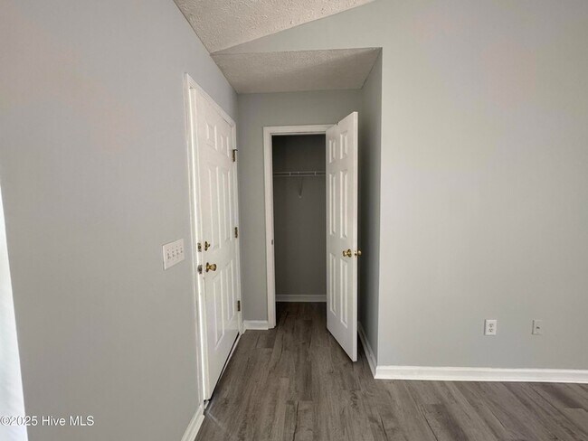 Building Photo - 117 NW 10th St