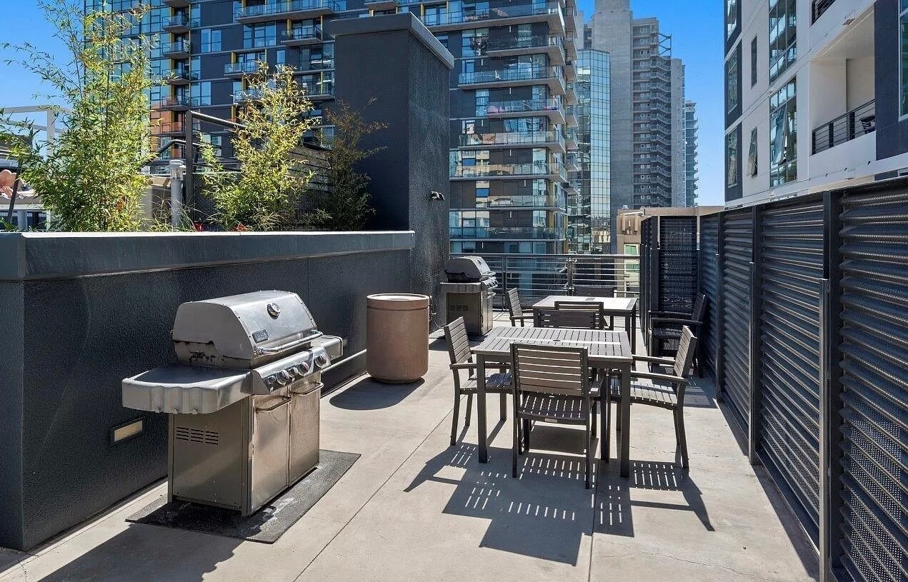 Building Photo - 425 W Beech St