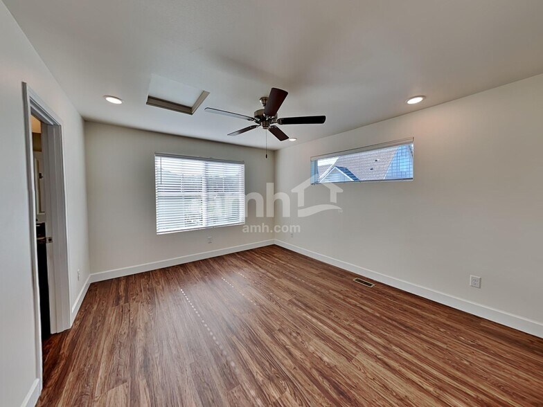 Building Photo - 33047 Lookout Ln