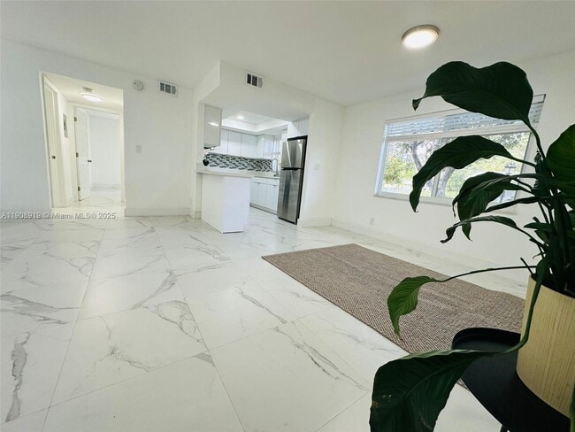 Building Photo - 414 SE 14th St