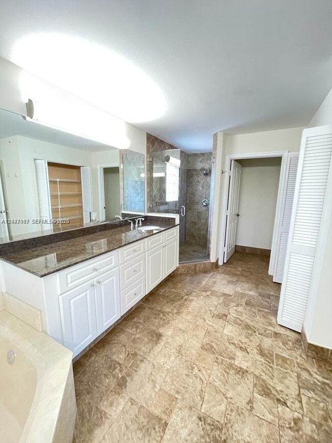 Building Photo - 558 Stonemont Dr