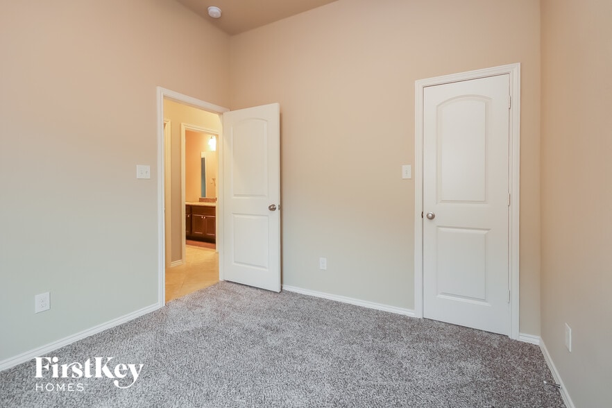 Building Photo - 4127 Ponderosa Hills Ln