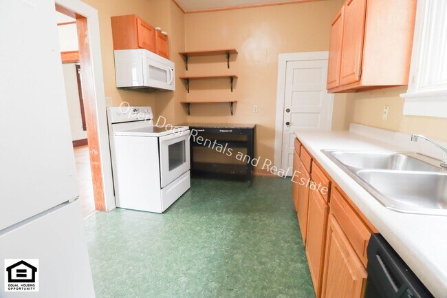 Building Photo - 725 Huffman St