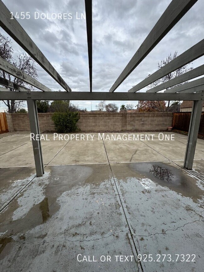 Building Photo - 1455 Dolores Ln