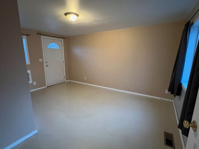 Building Photo - Spacious 3+ bed/2 bath home! Large fenced yard, garage, shed, w/d, a/c, d/w & more!