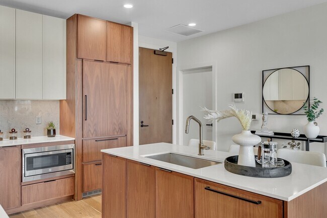 Building Photo - 566 Columbus Ave