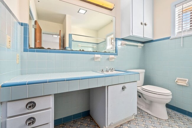 Building Photo - 615 Forestdale Dr