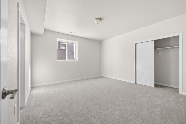 Building Photo - $2700 - 4BR/3.5BA Brand New House in Merid...