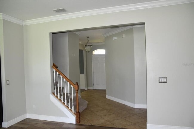 Building Photo - 711 Meadow Glade Dr