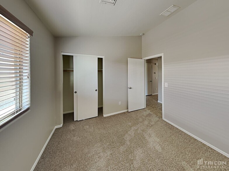 Building Photo - 24818 W Huntington Dr