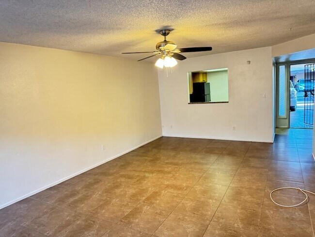 Building Photo - 5126 E Monte Vista Rd