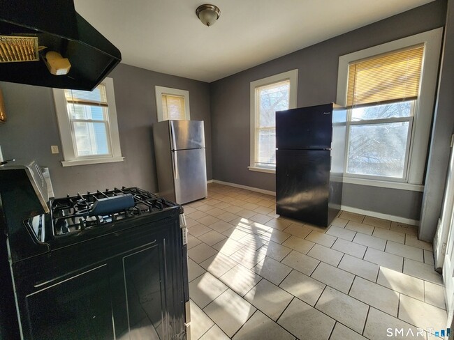 Building Photo - 538 Howard Ave