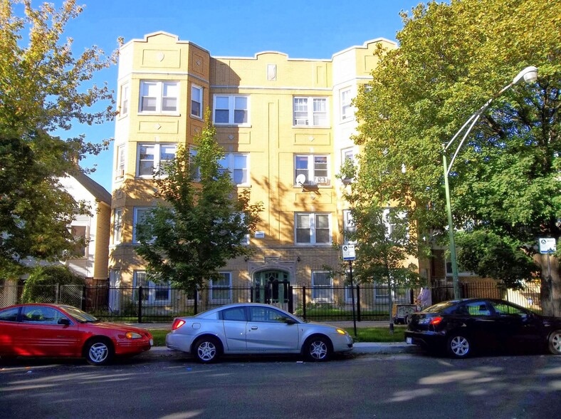 Building Photo - 3510 W Dickens Ave