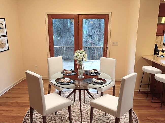 Building Photo - 5 Howes Ct