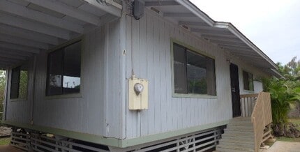 Building Photo - Three Bedroom Home