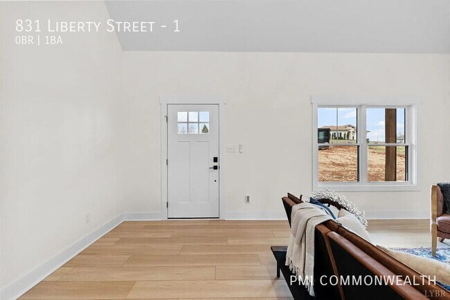 Building Photo - 831 Liberty St
