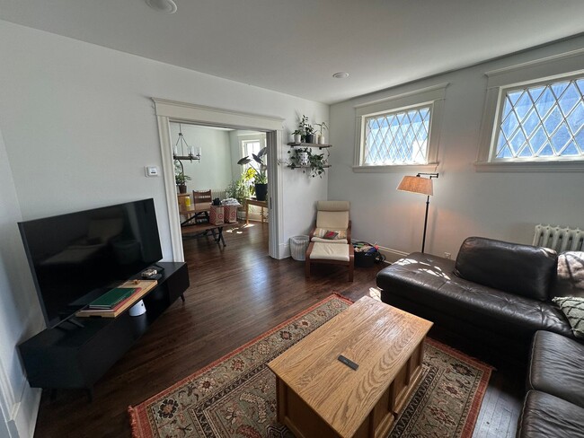 Building Photo - Spacious 3-Bedroom with Luxury Upgrades!!