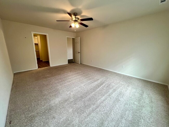 Building Photo - 8109 Dogwood Dr