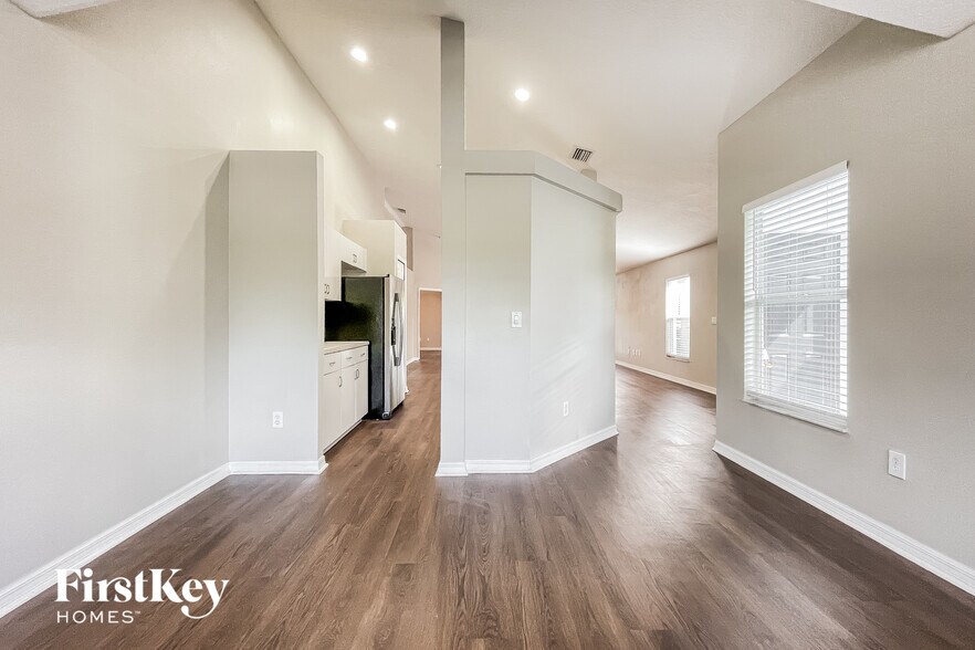 Building Photo - 2162 Brandon Park Cir