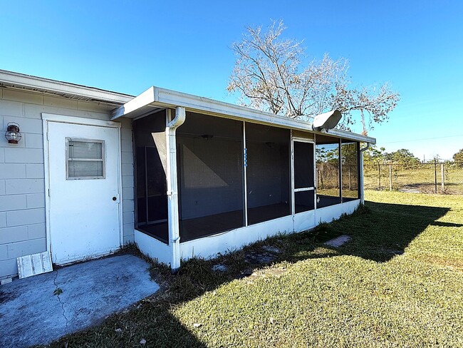 Building Photo - 5401 Pinetrail Way