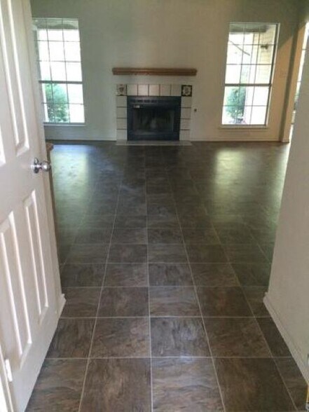 Building Photo - 504 Strata Dr