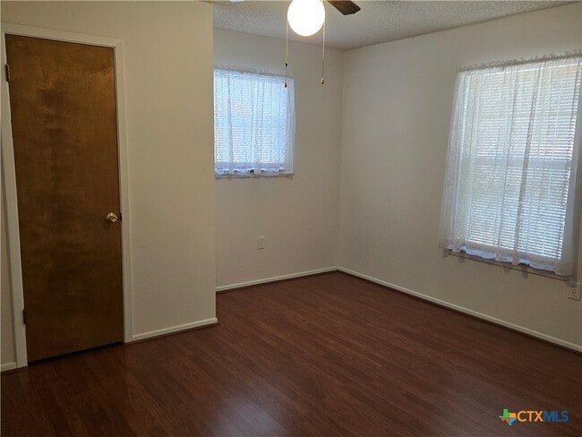 Building Photo - 248 Hilltop Dr