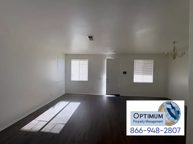 Building Photo - Beautiful 5 Bedroom, 3 Bathroom Two-Story Home with Loft & Spacious Backyard