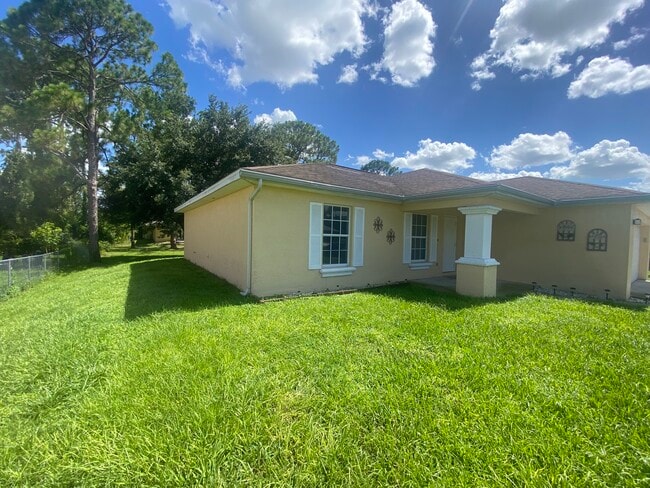 Building Photo - 2813 3rd St SW