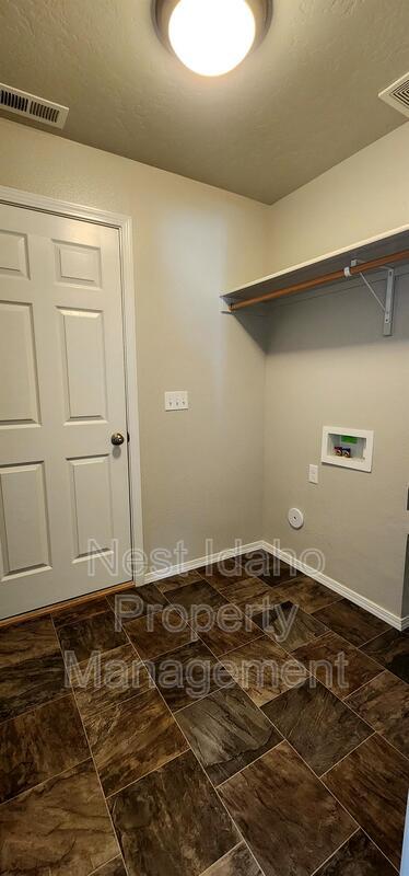 Building Photo - 2316 N Mountain Ash Ave