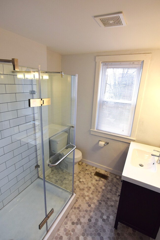 Building Photo - 1487-1499 Hamlet St