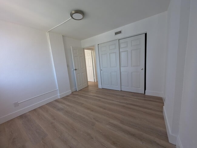 Building Photo - 2715 Tigertail Ave