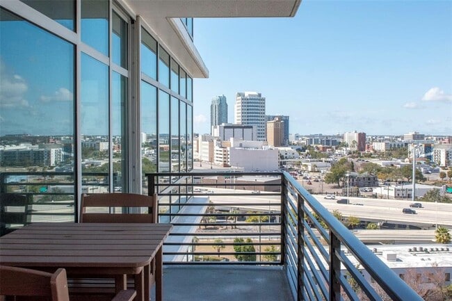 Building Photo - 1120 E Kennedy Blvd