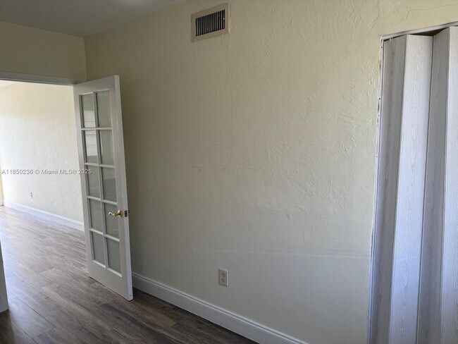 Building Photo - 4725 NW 33rd Ave