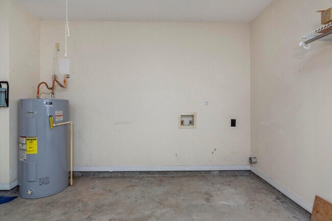 Building Photo - 168 Cabana Way